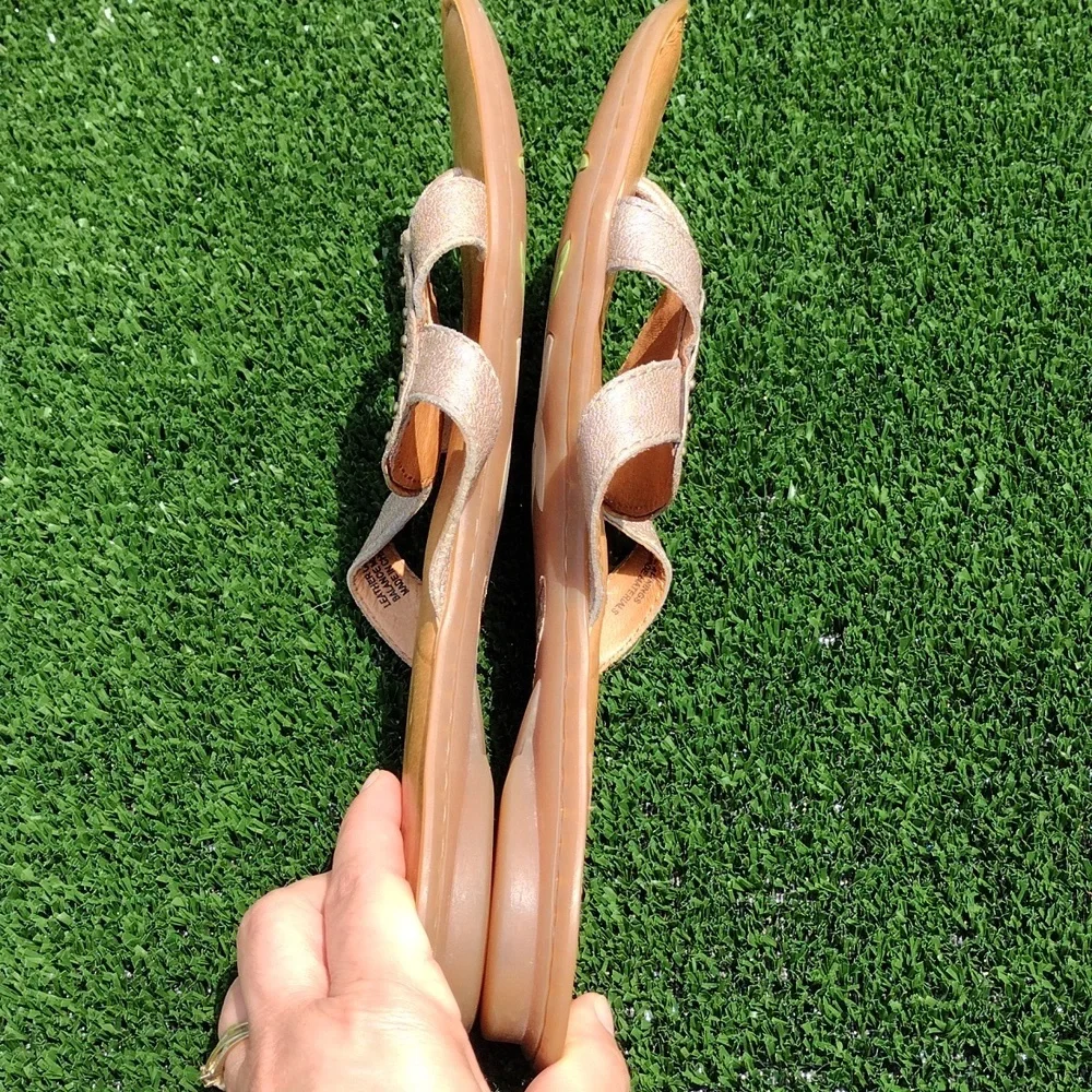 Born Concept Women's Audra Brown Leather Medallion Thong Sandal Size 10 - Picture 7 of 7